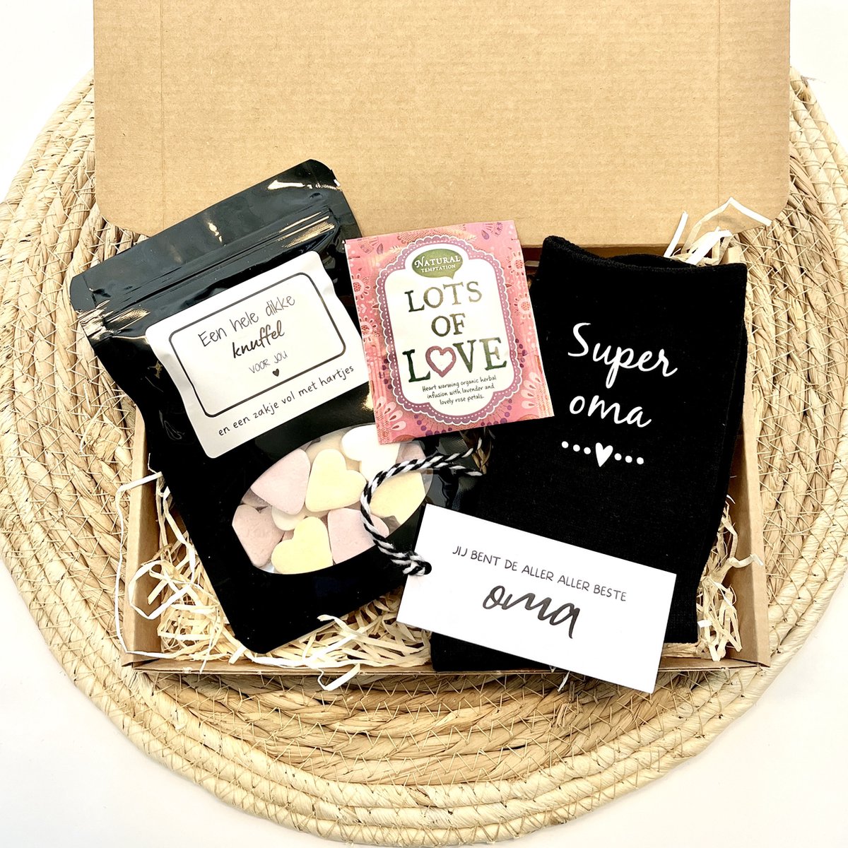 Oma cadeauset | Super Oma | Sokken (maat 39/42) | Snoepzakje | | Thee | Oma | Moederdag Cadeau | Liefste Oma | Dikke Knuffel